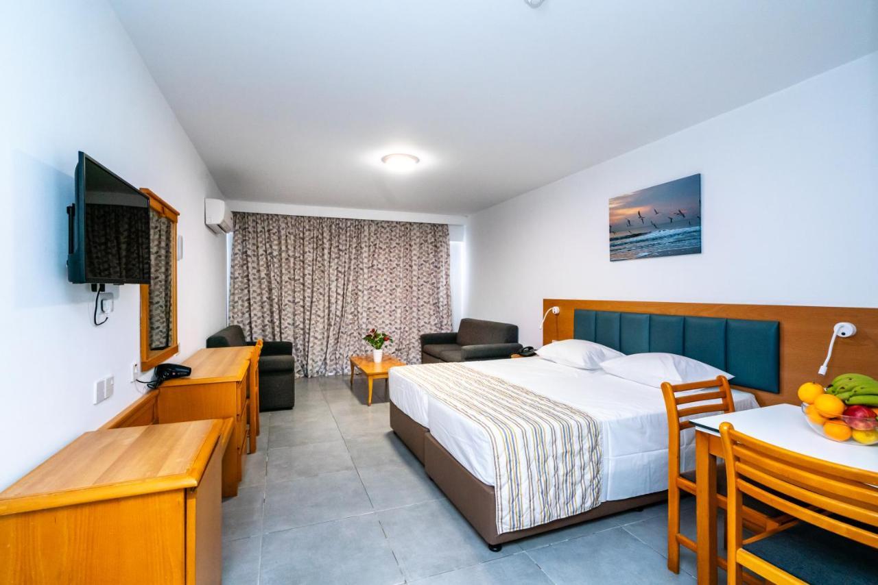 Helios Bay Hotel And Suites Klorakas Eksteriør billede