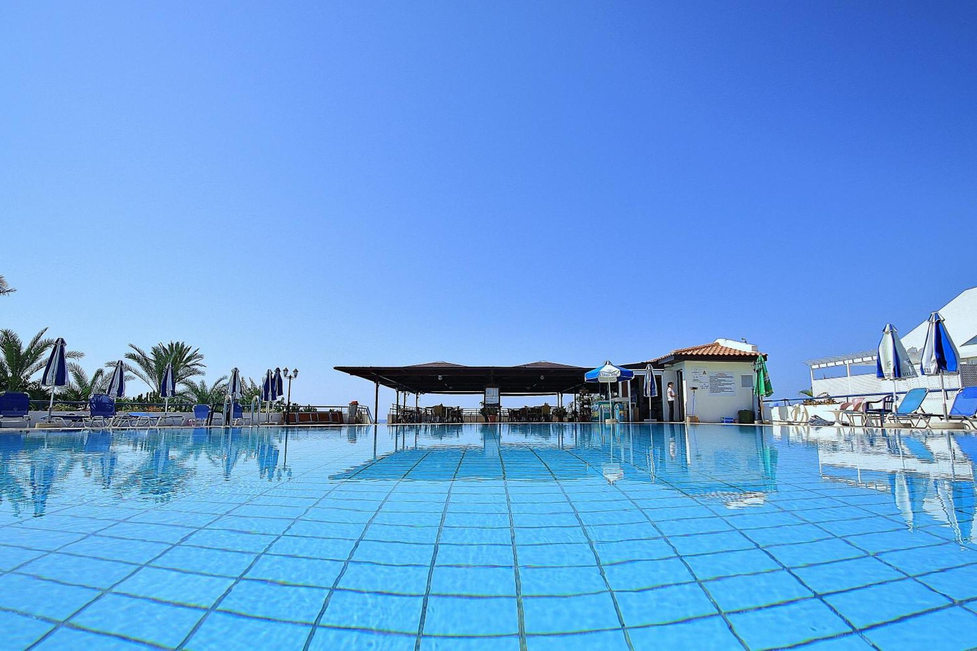 Helios Bay Hotel And Suites Klorakas Faciliteter billede