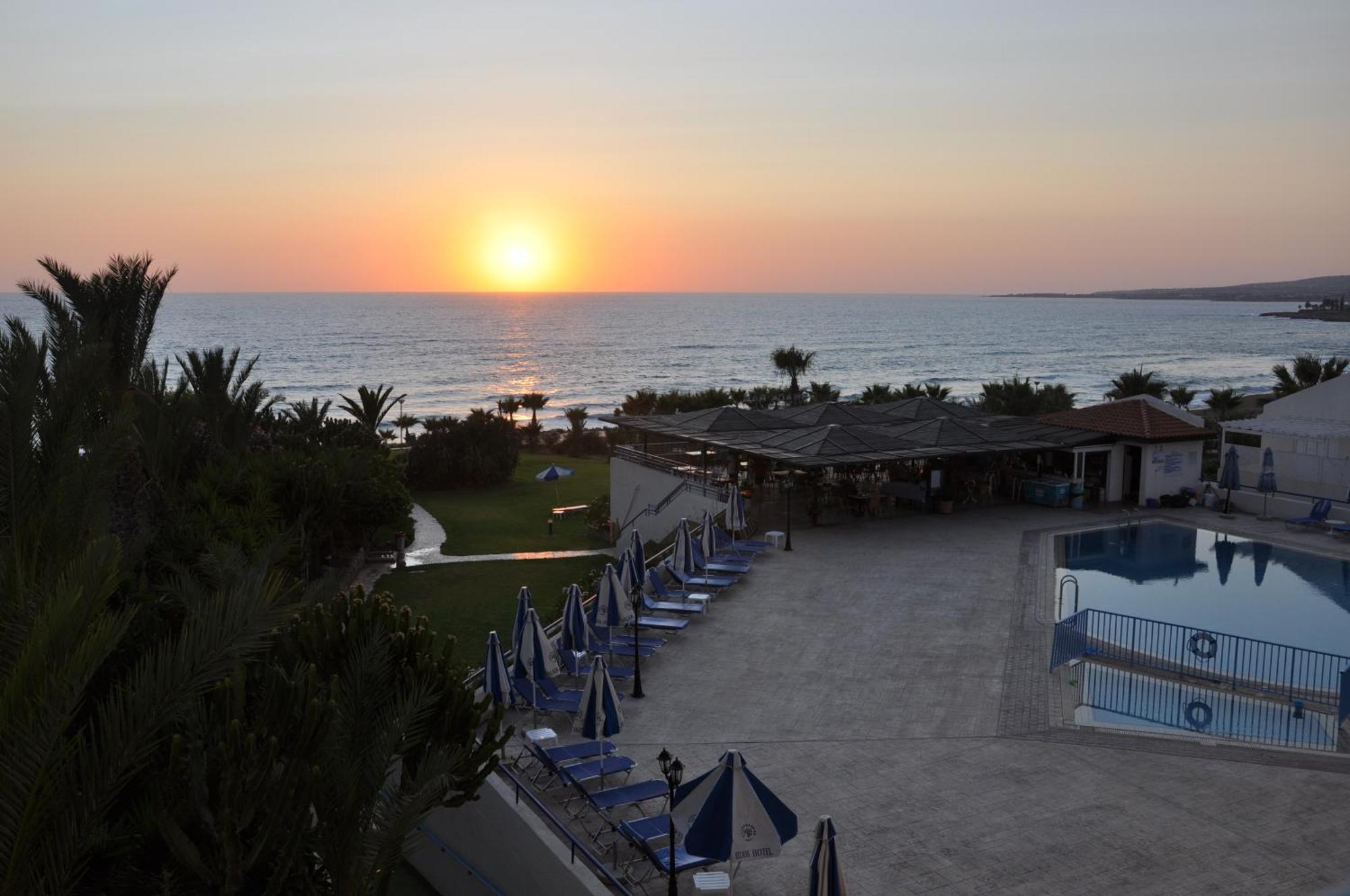 Helios Bay Hotel And Suites Klorakas Eksteriør billede