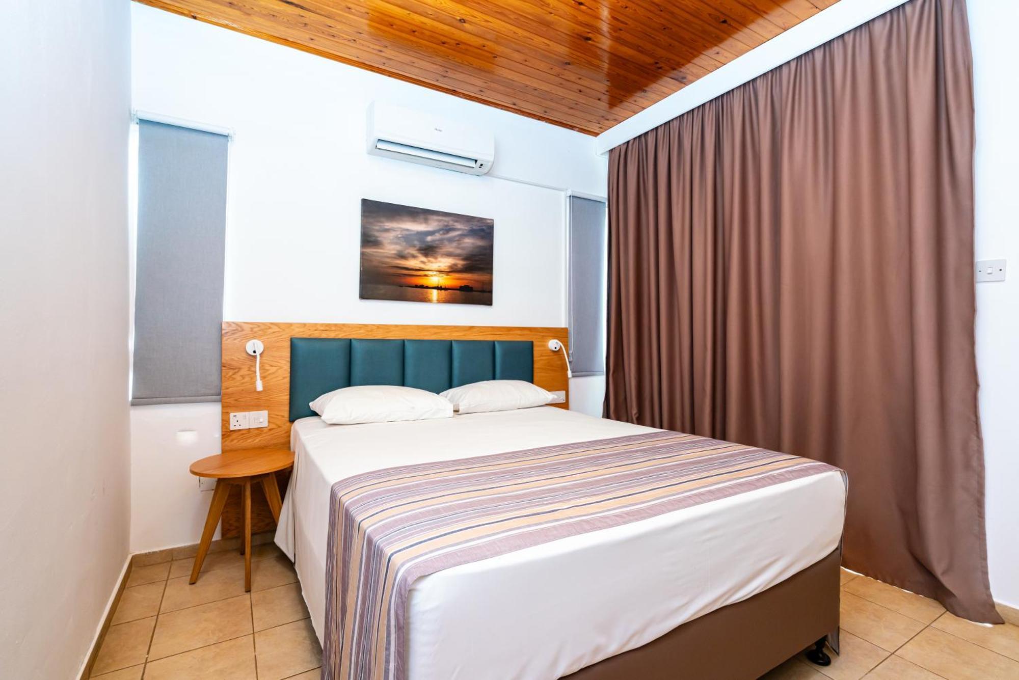 Helios Bay Hotel And Suites Klorakas Eksteriør billede