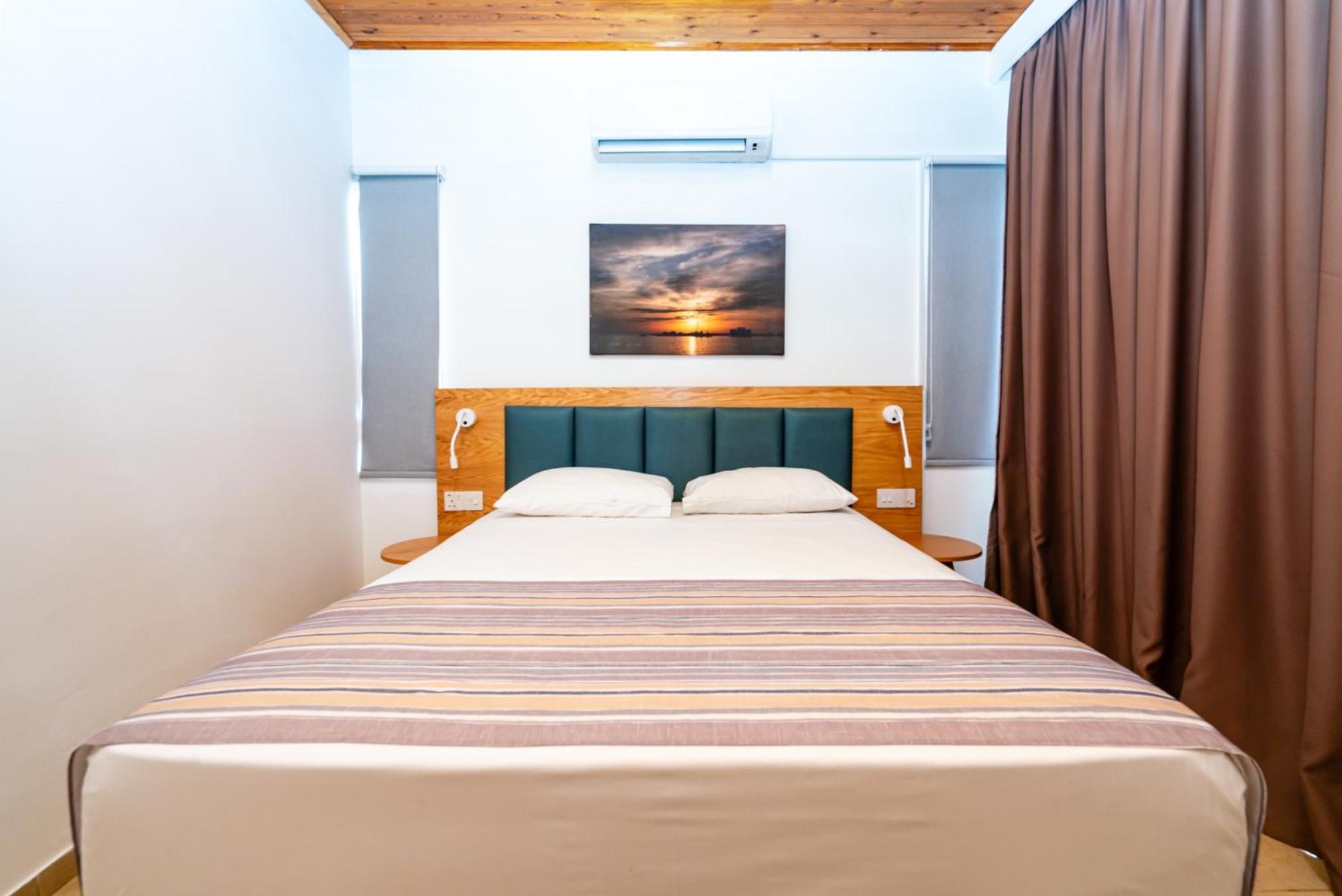 Helios Bay Hotel And Suites Klorakas Eksteriør billede