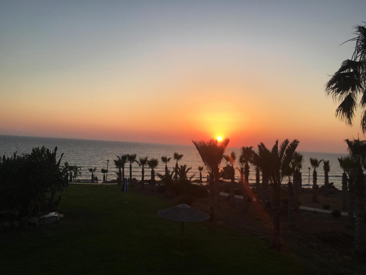 Helios Bay Hotel And Suites Klorakas Eksteriør billede