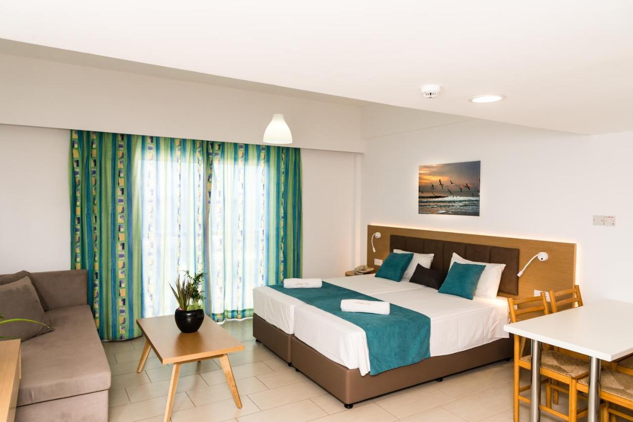 Helios Bay Hotel And Suites Klorakas Eksteriør billede